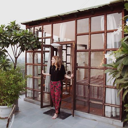 The Lazy Patio Homestay New Delhi Exteriör bild