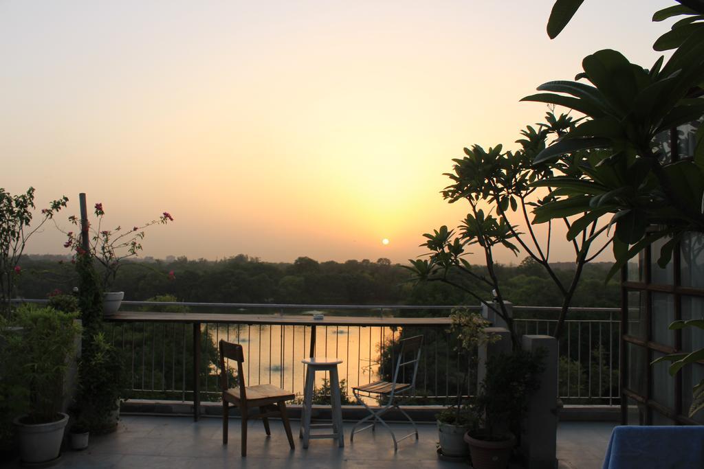 The Lazy Patio Homestay New Delhi Exteriör bild
