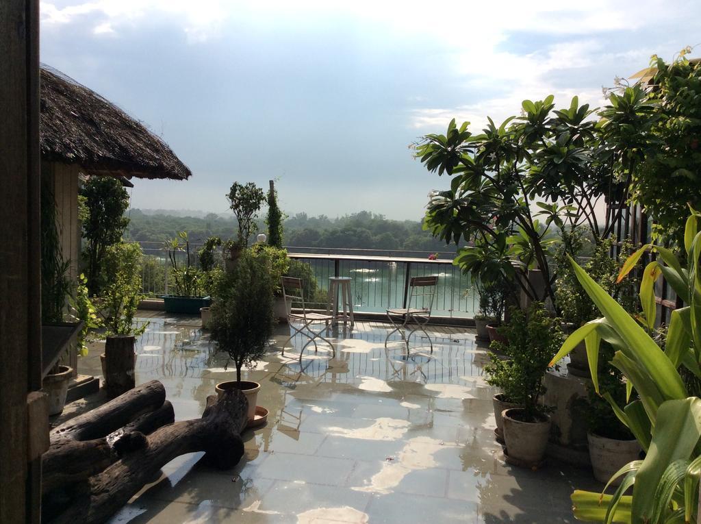 The Lazy Patio Homestay New Delhi Exteriör bild