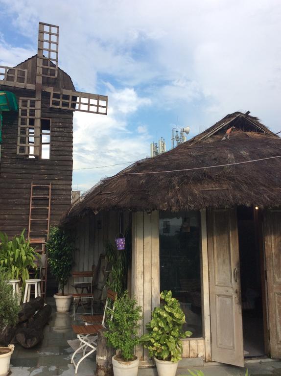 The Lazy Patio Homestay New Delhi Exteriör bild