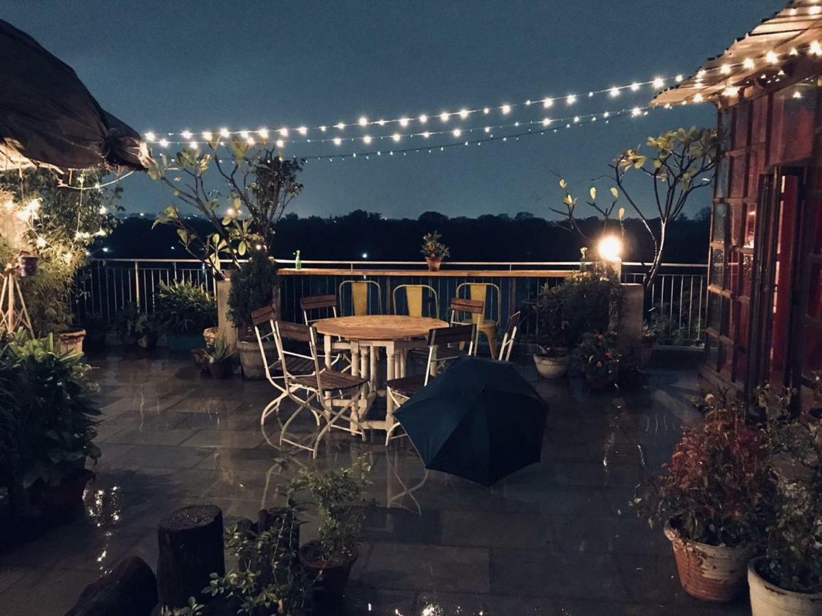 The Lazy Patio Homestay New Delhi Exteriör bild