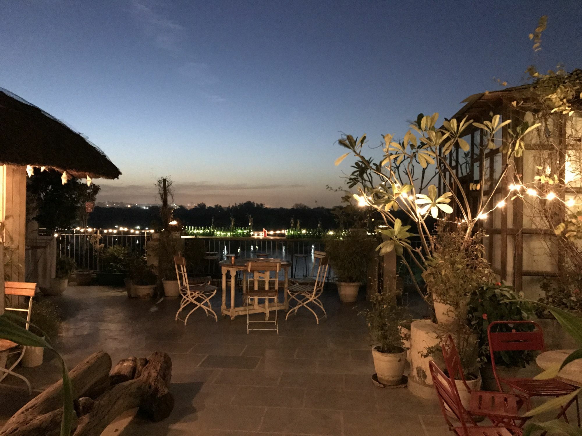 The Lazy Patio Homestay New Delhi Exteriör bild